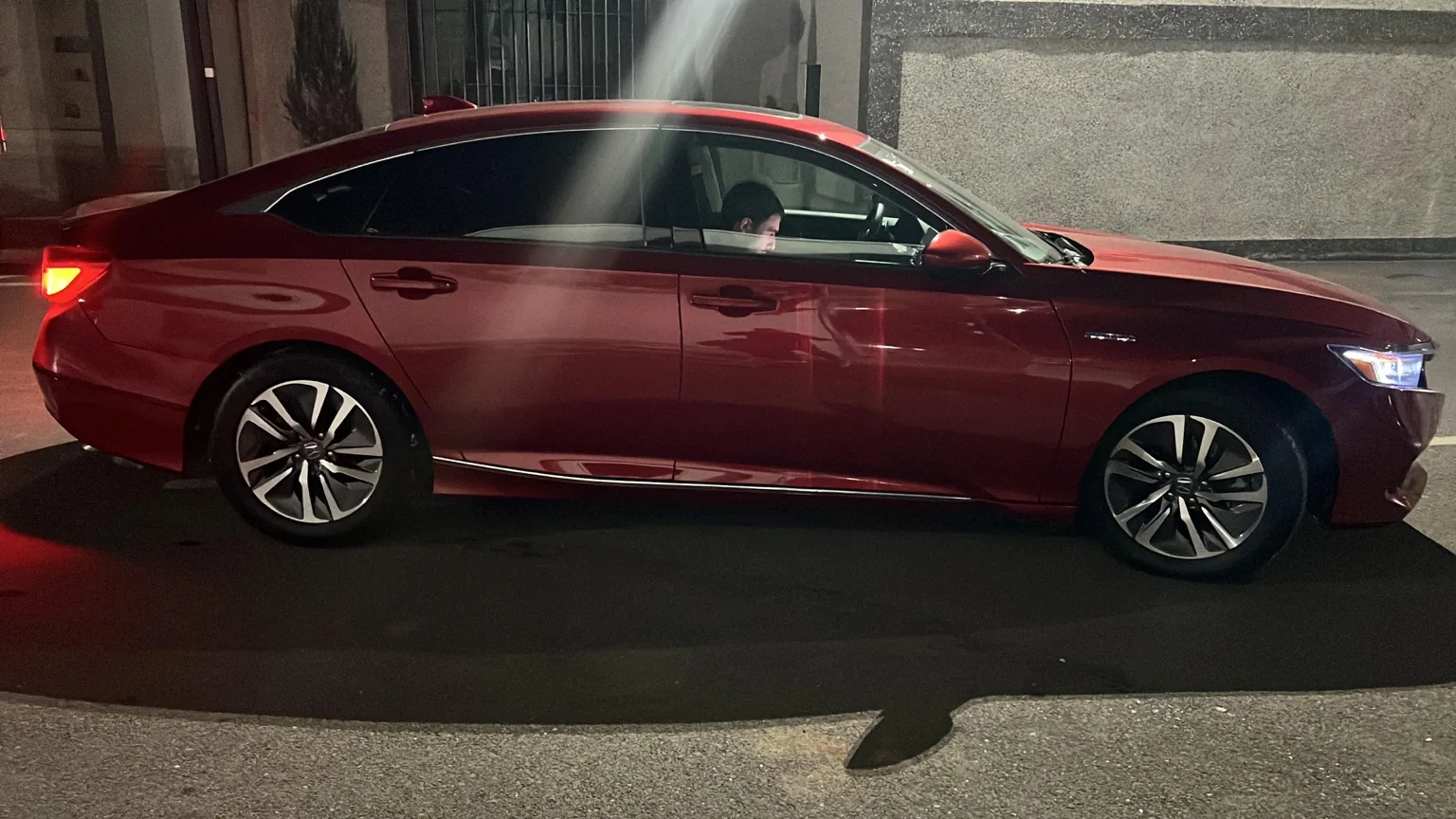 Honda Accord Hybrid сбоку