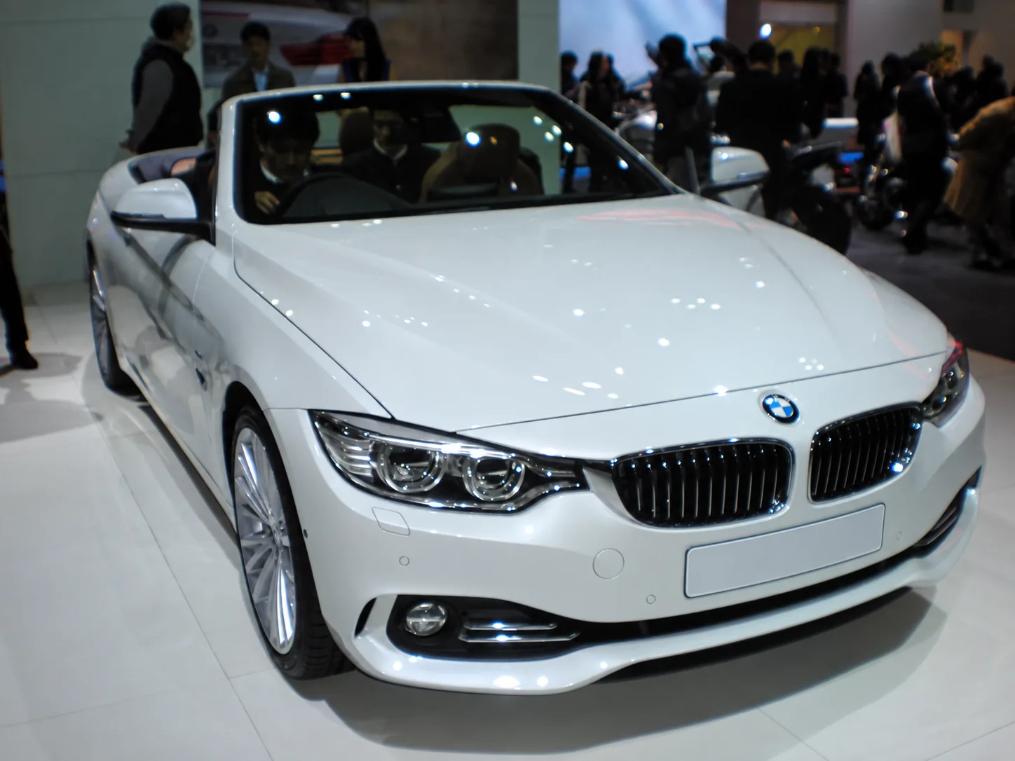 BMW 4 Cabrio — иллюстративное фото модели