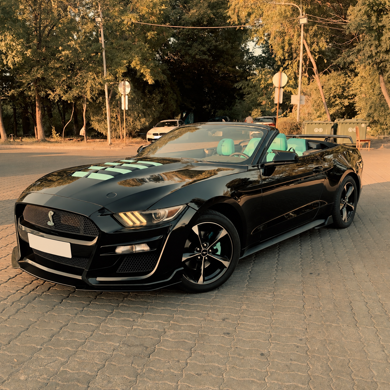 Чёрный Ford Mustang кабриолет King Prokat