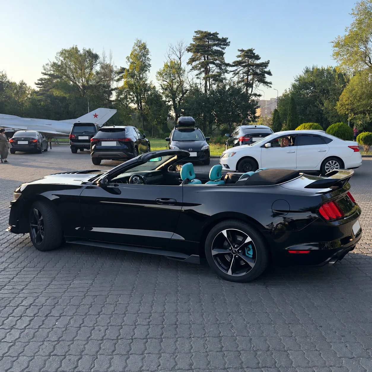 Ford Mustang кабриолет — вид сбоку