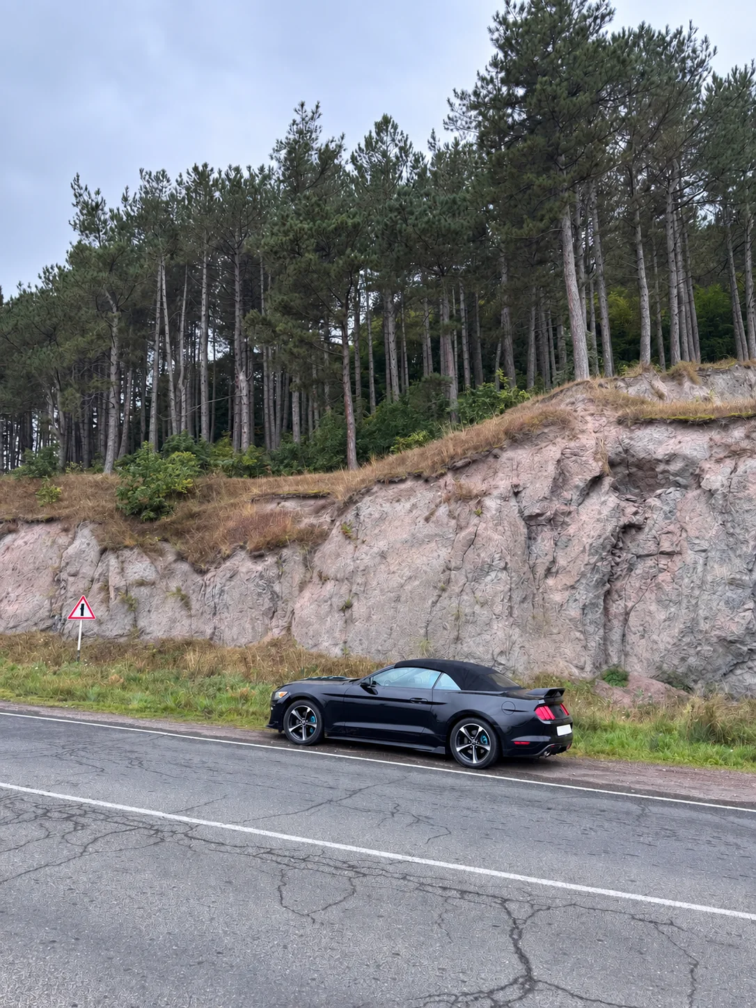 Ford Mustang во время поездки по Армении